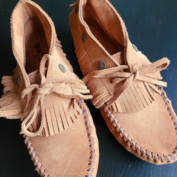 Minnetonka Shoes - 🌵Minnetonka🌵 Fringe Moccasin Shoes Size 9
